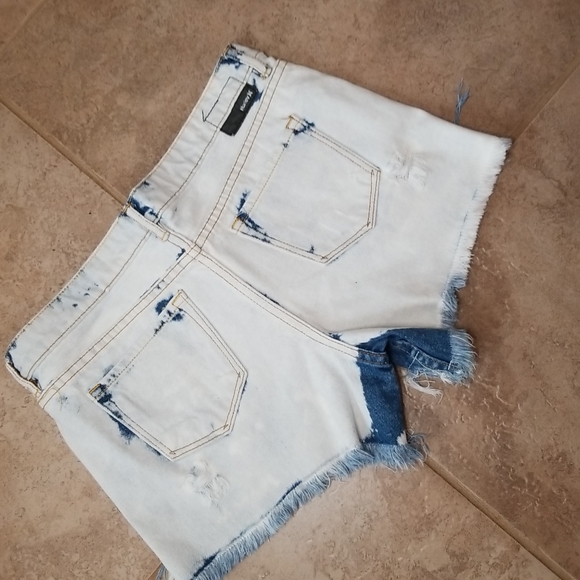 Hurley distressed jean shorts - Picture 3 of 7